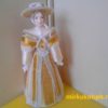 Светская дама в прогулочном костюме. Конец 18-го – начало 19 века. Фарфоровая кукла сувенирная.